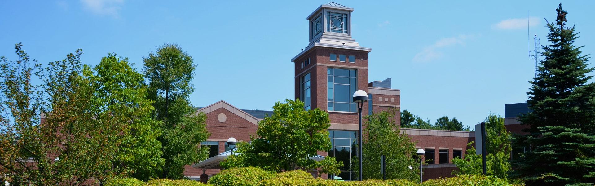 An exterior view of MaineHealth Mid Coast Hospital