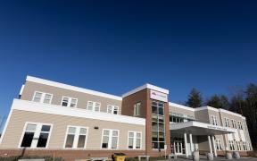 An exterior veiw of MaineHealth McGeachy Health Center in Biddeford, Maine