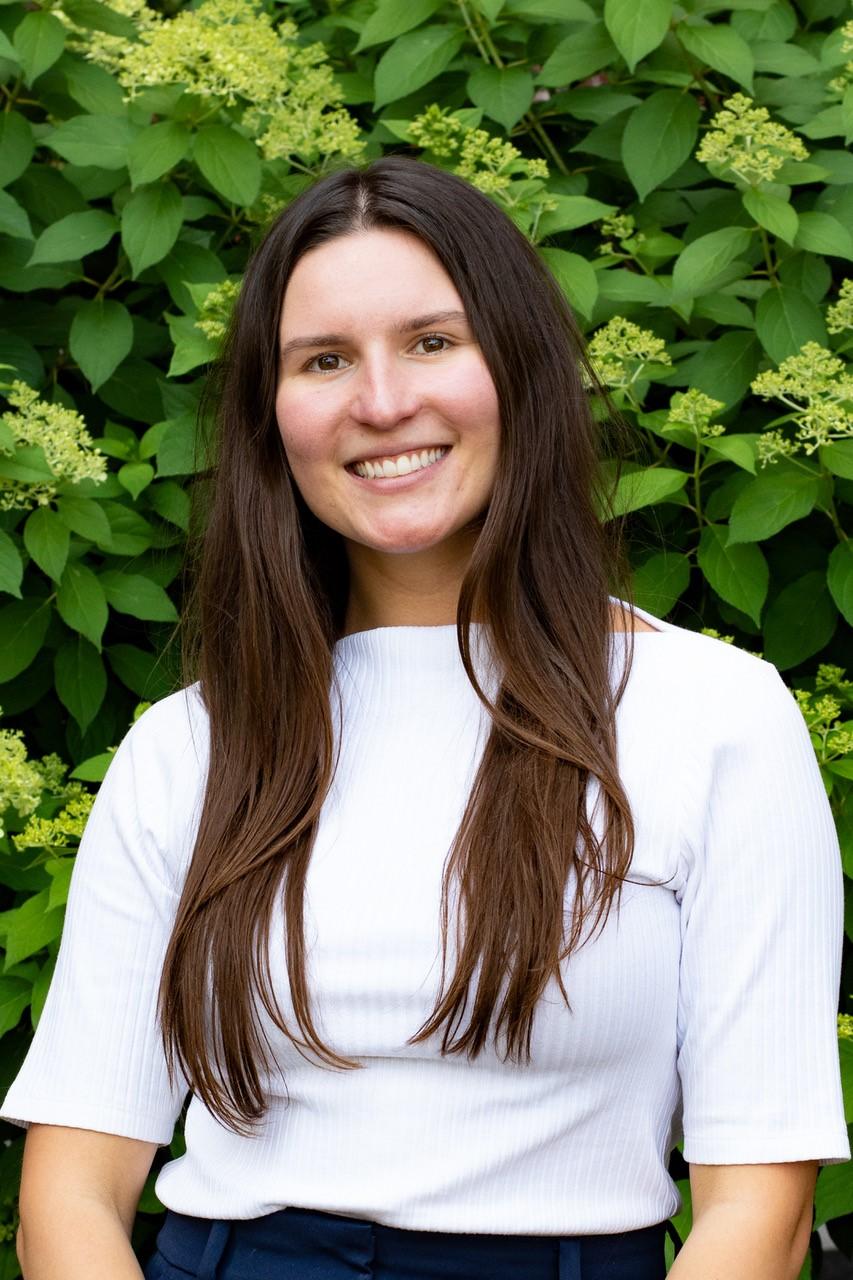 Elizabeth Arnold headshot